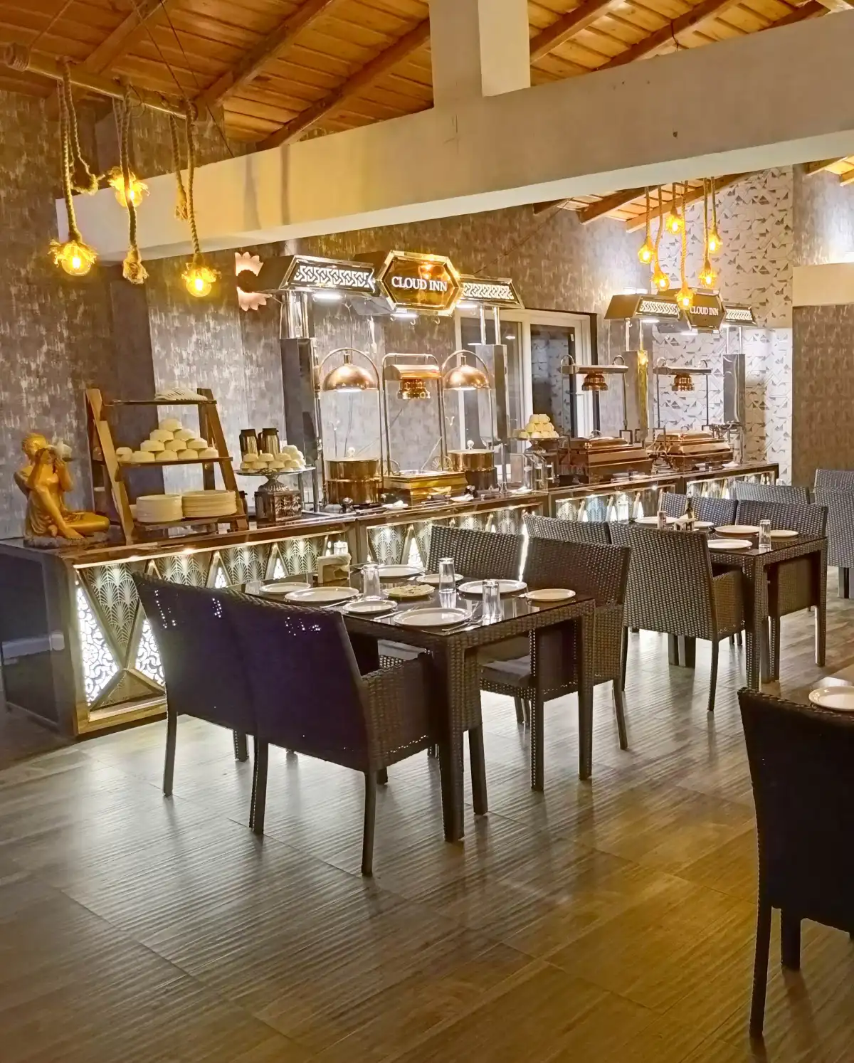 Indoor dining room, Hotel Cloud Inn, Ramgarh, Nainital