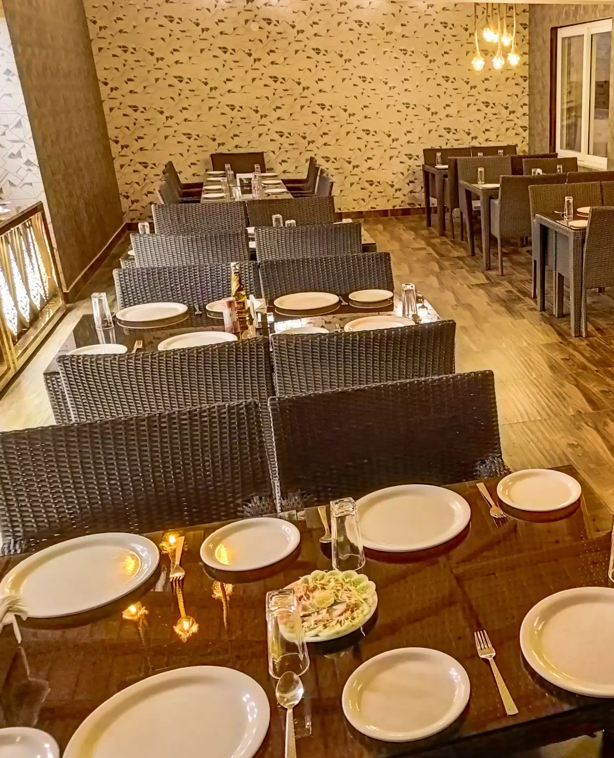 Indoor dining room, Hotel Cloud Inn, Ramgarh, Nainital