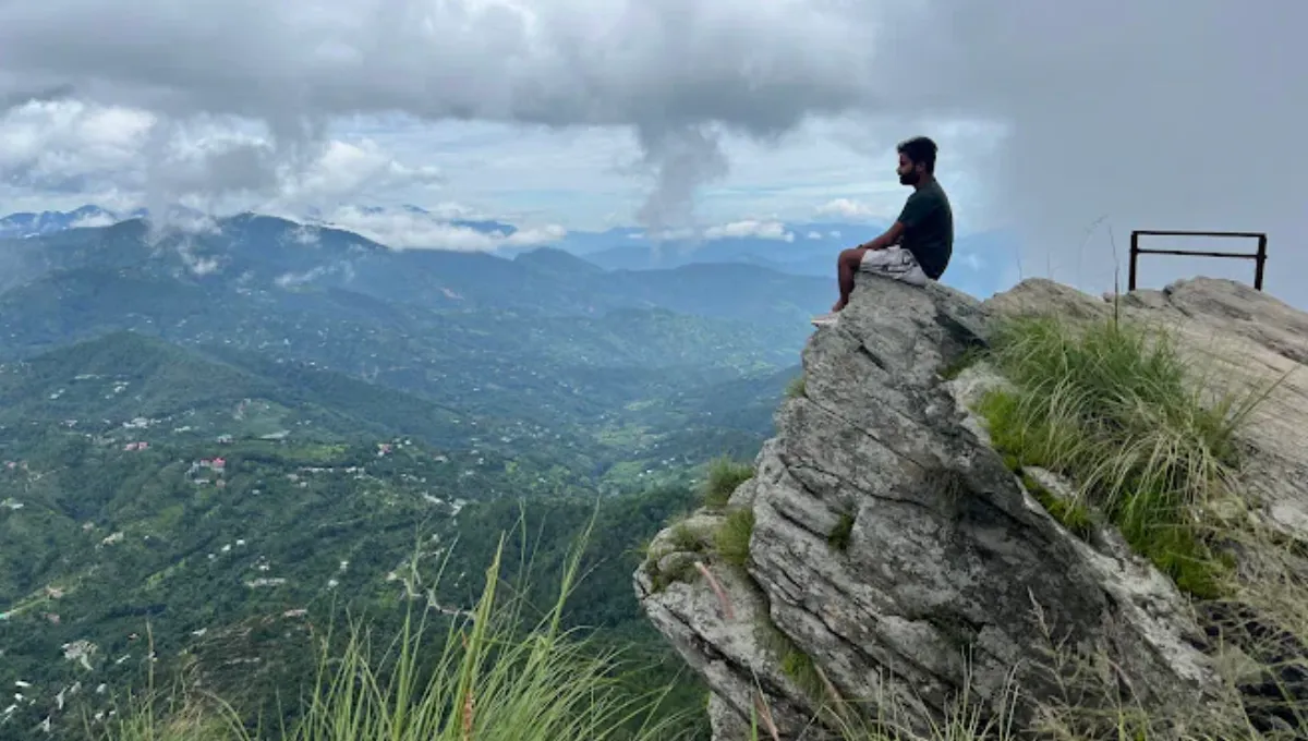 The cliff at Mukteshwar