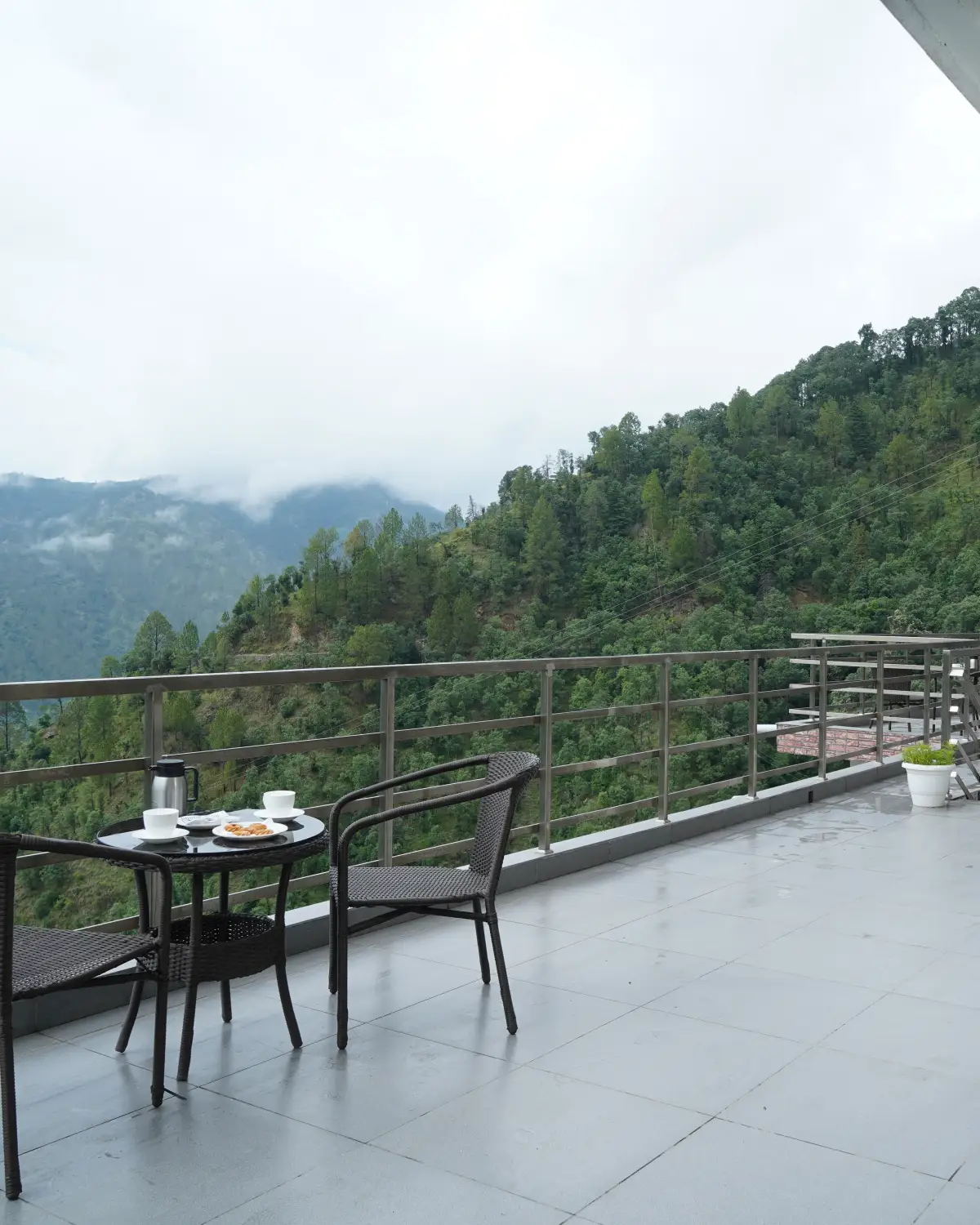Private balcony with table and chairs, Hotel Cloud Inn, Ramgarh, Nainital