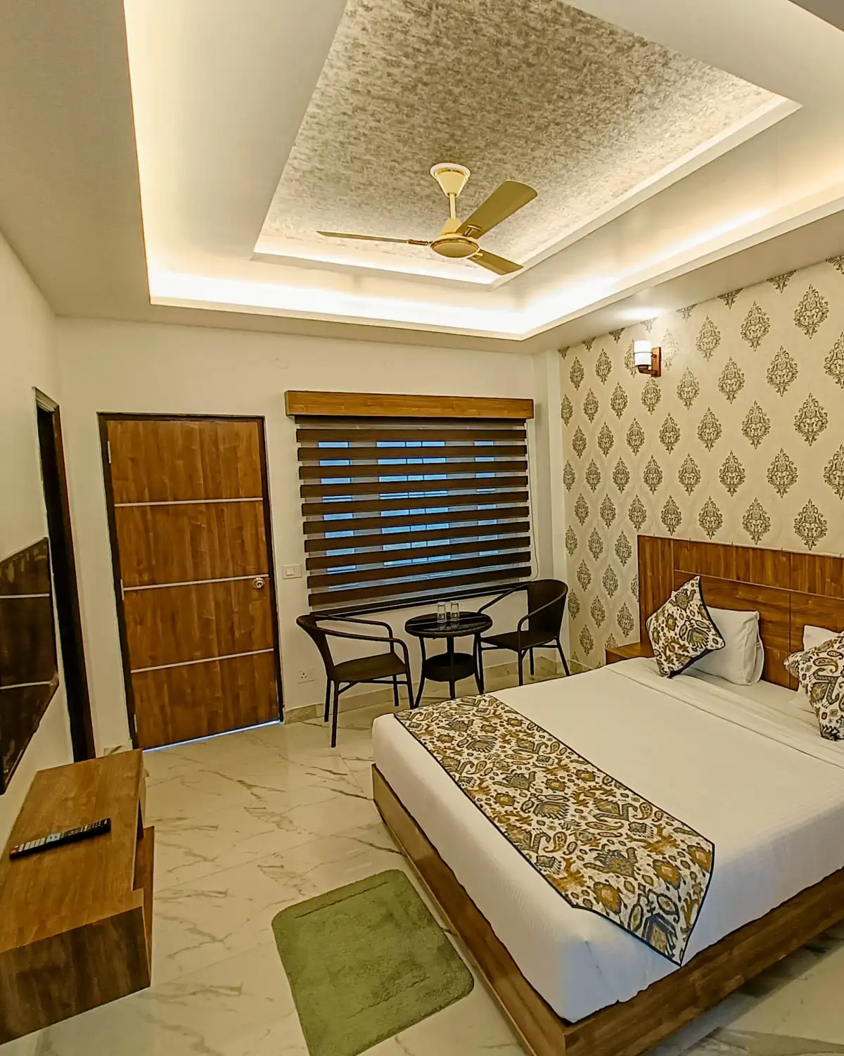 A Valley View room