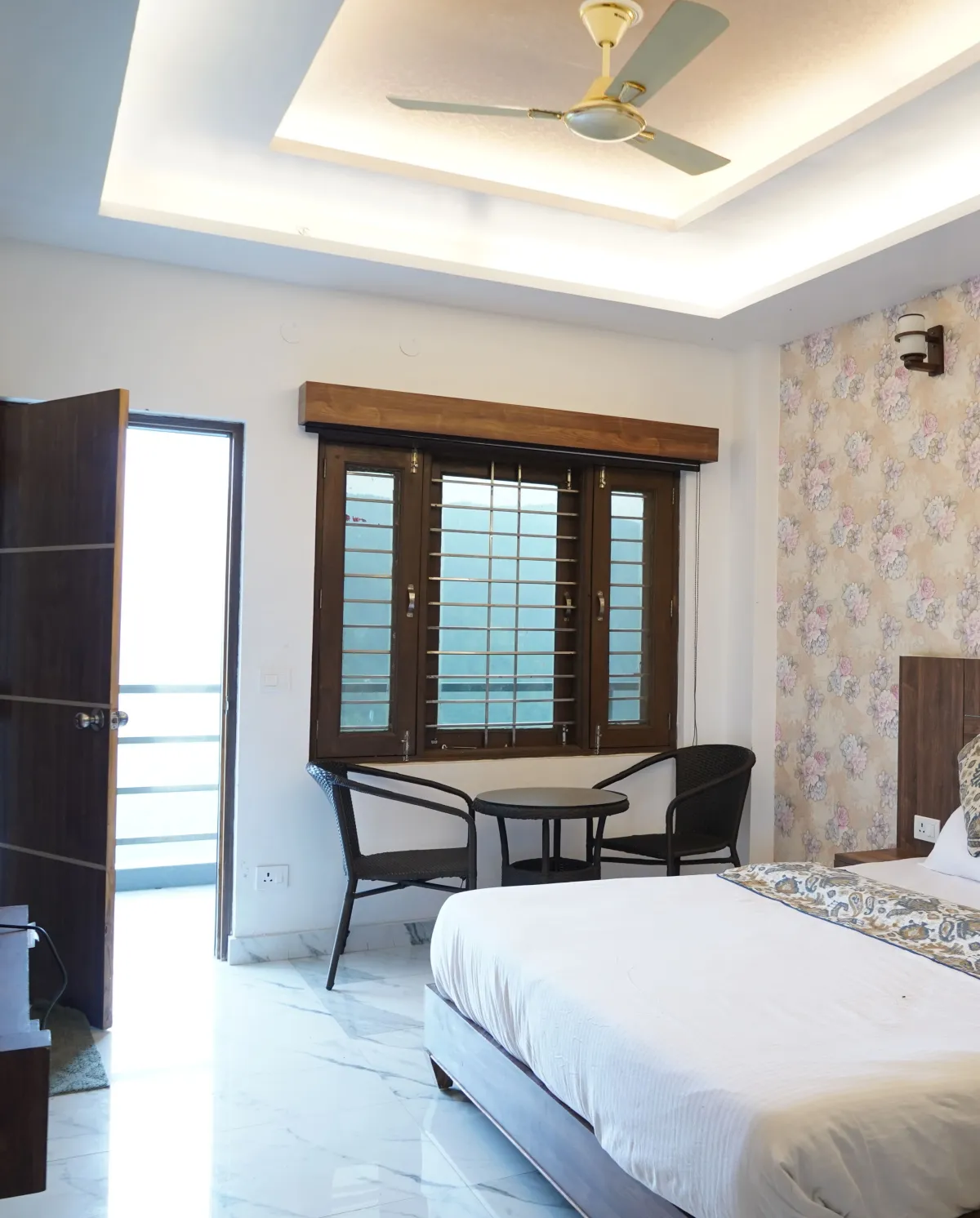 Inside a Valley View room, Hotel Cloud Inn, Ramgarh, Nainital